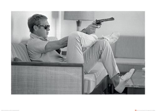 Affiche Art Time Life Steve Mcqueen Takes Aim 70x50cm Pyramid PPR47058 | Yourdecoration.fr
