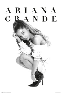 GBeye Ariana Grande Crouch Affiche 61x91,5cm | Yourdecoration.fr